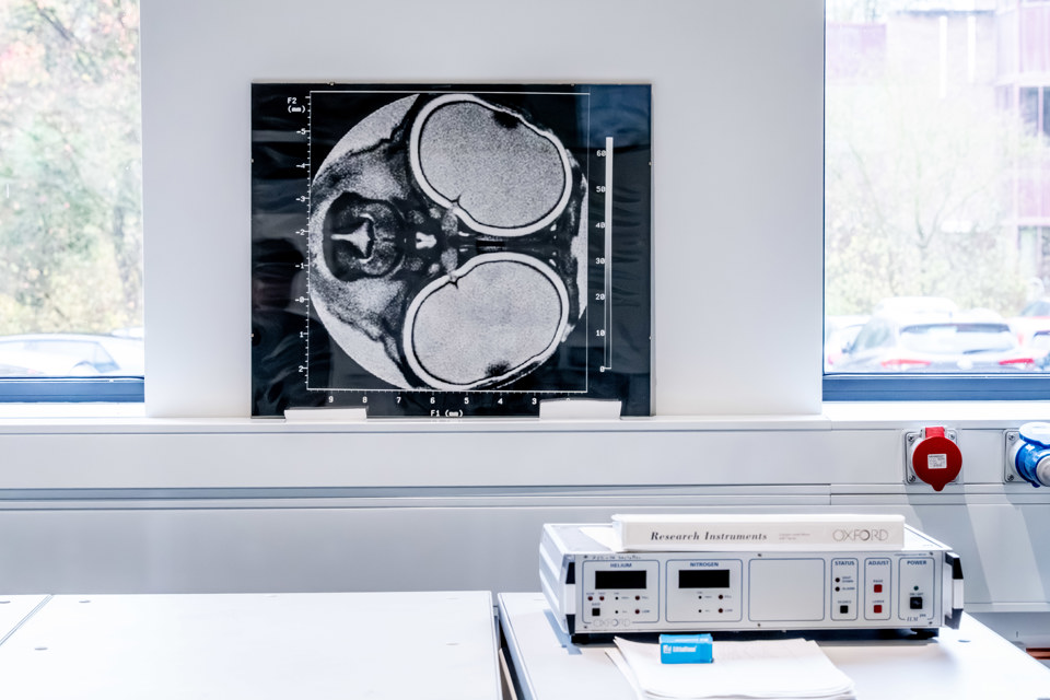NMR Spectrometer 4 (1)