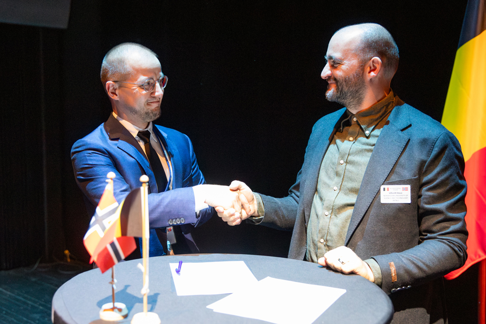 Bart Vermang Ondertekening Missie Noorwegen Foto Ingar Sorensen
