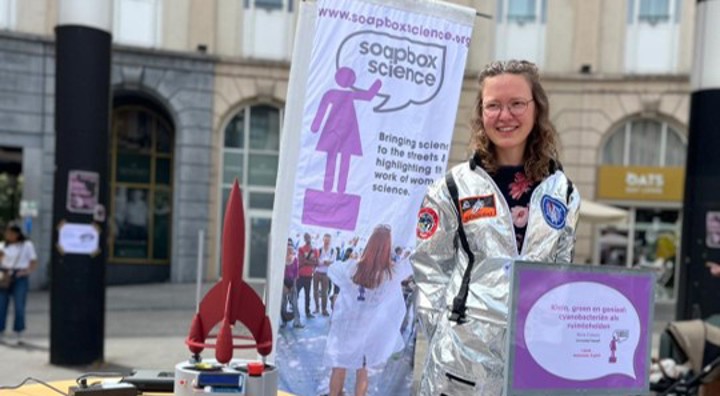 Nora Colson Soapbox 2 Liggend