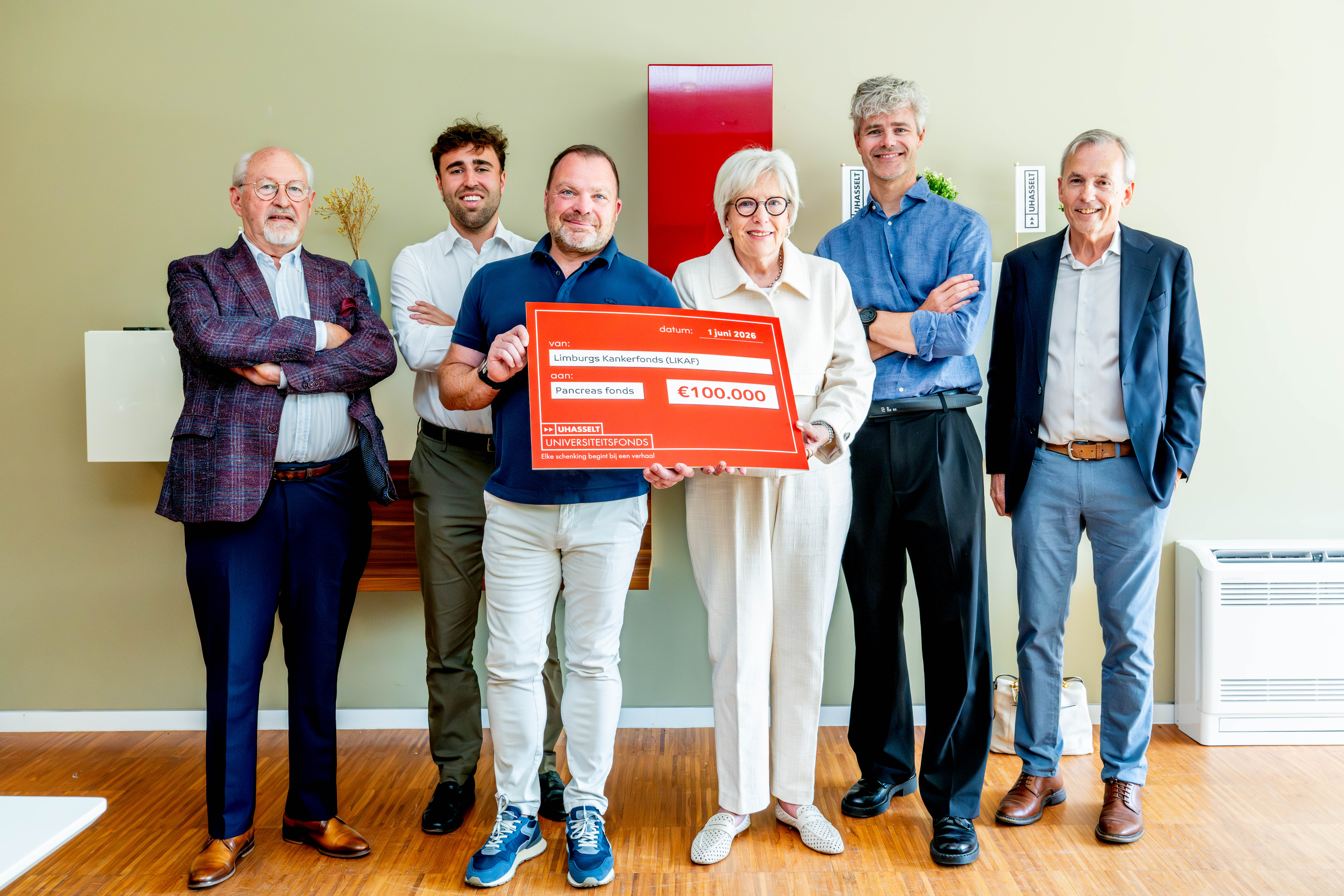 Cheque Limburgs Kankerfonds Aan Pancreas Fonds Universiteitsfonds Uhasselt