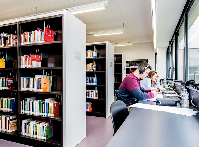 2De Moment Vernieuwde Bib 06