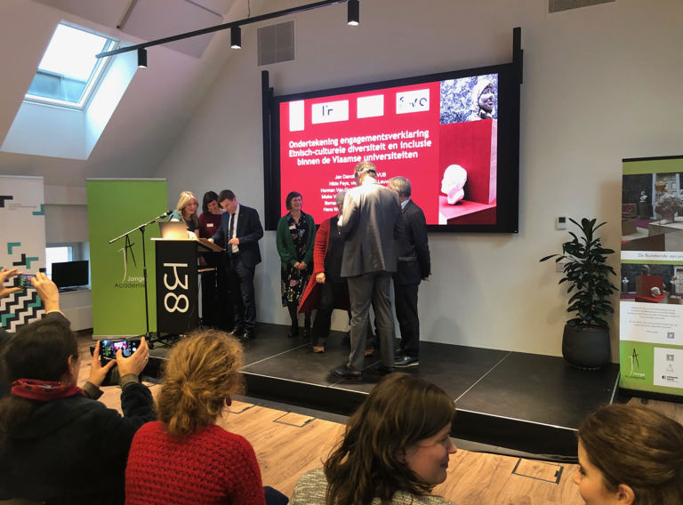Foto Ondertekening Engagementsverklaring Ter Bevordering Van Etnisch Culturele Diversiteit Aan De Vlaamse Universiteiten