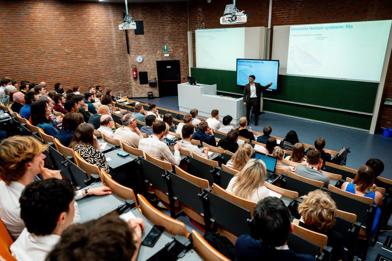Foto auditorium met presentatie, foto door Boumediene Belbachir