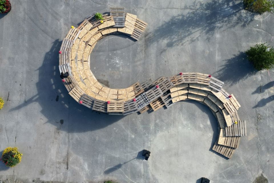 Pallet Parliament By Alejandro Haiek Alongside Rebecca Rudolph, Raffaele Errichiello Photo Kent Brodin